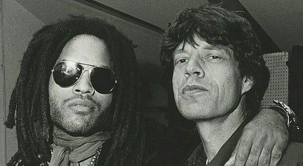 Lenny Kravitz: «Ho tenuto 10 anni lo spinello di Mick Jagger, poi un giorno l’ho fumato»