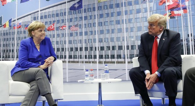 Nato, Trump contro Merkel: «Gli alleati raddoppino le spese»