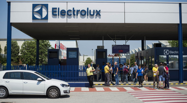 Electrolux, assunti 27 nuovi operai: sono i primi ingressi dopo 17 anni