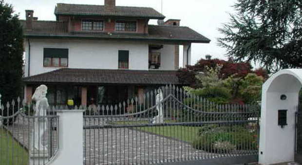 Assalto alla villa dell'imprenditore: danni per 20mila euro, bottino scarso
