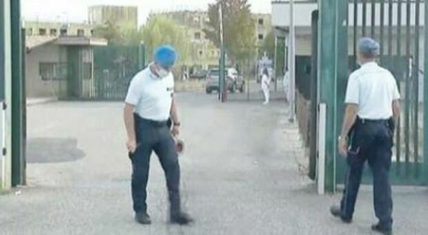 Sparatoria in carcere a Frosinone, scontro tra i clan di Miano: pistola recapitata col drone