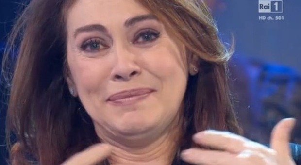 Elena Sofia Ricci, lacrime in diretta tv "Come mamma? Mi do la sufficienza"