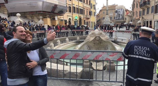 Roma, allarme ultras Viktoria Plzen: transennate le fontane