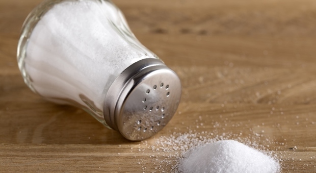 Non solo ipertensione, la dieta ricca di sale corrode le ossa