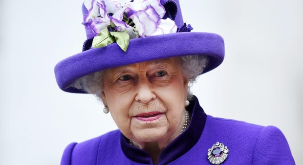 Gran Bretagna, la regina Elisabetta ancora malata: ansia fra i sudditi