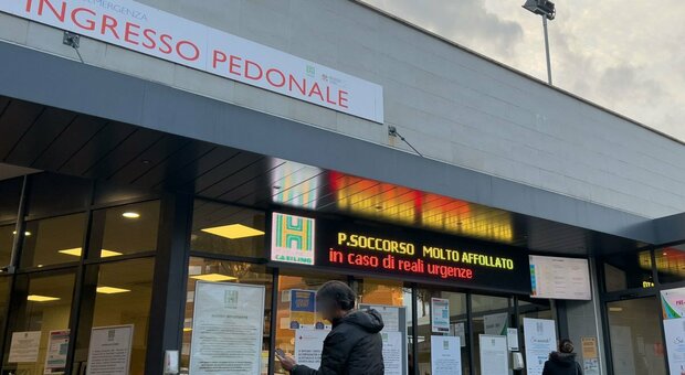 Covid e influenza, emergenza pronto soccorso: nel Lazio oltre mille malati in attesa (raddoppiati in una settimana)