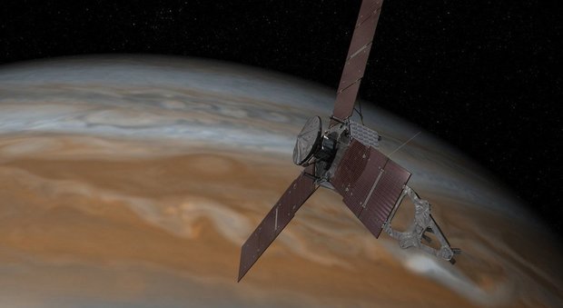 La sonda Juno sorvola Giove