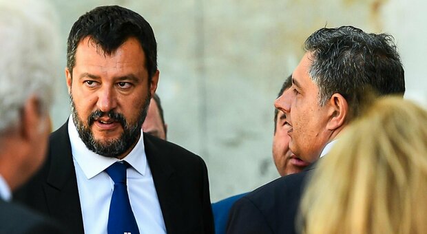 Toti punge Salvini: «Si tolga la maglia della Lega». Rixi: «Ubriacatura post-elettorale»