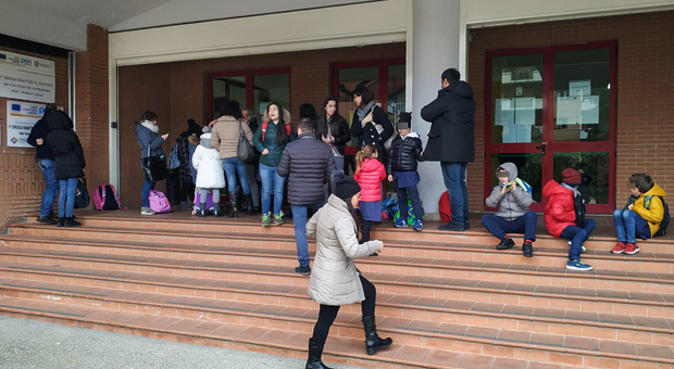 Covid in Irpinia, ritorno tra i banchi in ordine sparso: genitori in allarme