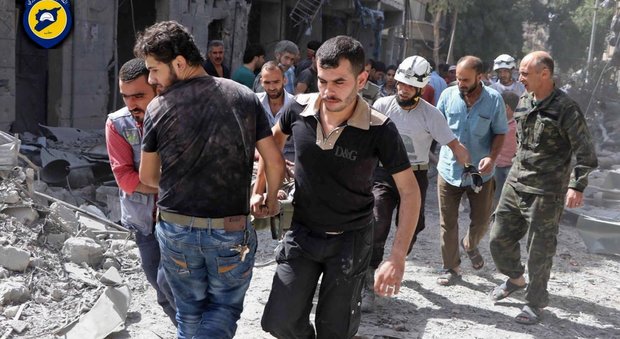 Raid su Aleppo, testimoni: «Usate bombe al fosforo»