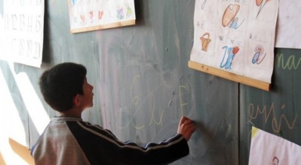 «Farò il maestro per imparare a non rubare»: il sogno di Rinaldo, bimbo rom di 10 anni