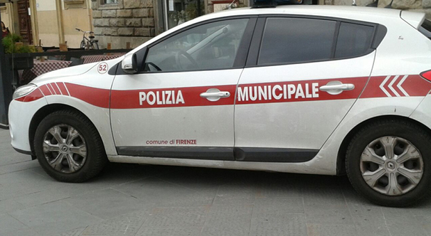 Nudo in strada a Firenze: "Aveva bevuto troppo". Multato uno studente americano di 19 anni