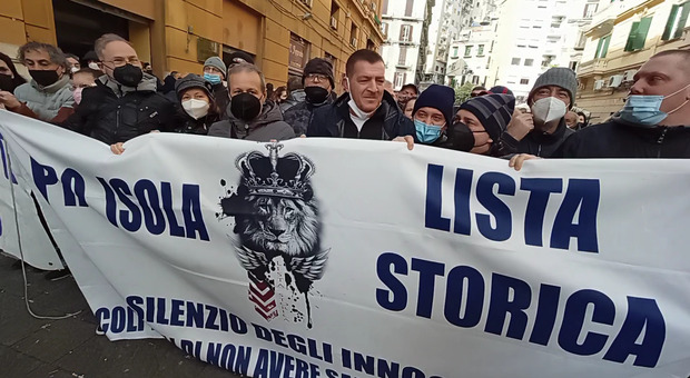 Napoli, prosegue la protesta dei disoccupati Isola-Bros: sit-in alla Regione