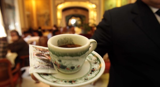 Napoli, la «tazzulella 'e cafè» patrimonio Unesco: parte la raccolta firme