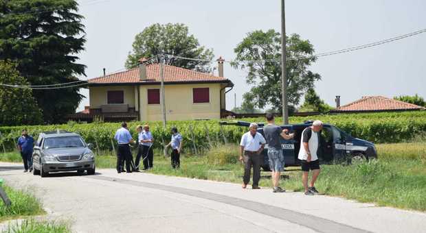 immagine Esce di strada in moto, si schianta contro un muretto e muore a 16 anni