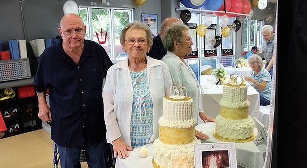 Separati a causa del coronavirus, coppia muore mano nella mano dopo 53 anni di vita insieme