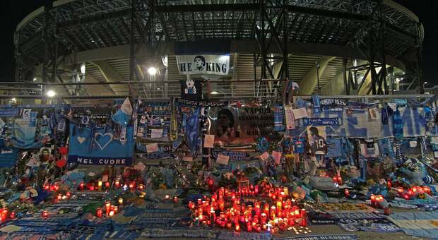 Napoli, il San Paolo cambia nome: «Sarà stadio Maradona»