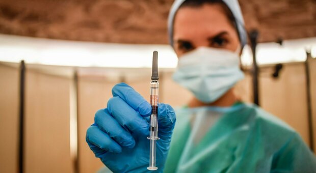 Vaccini: in Umbria somministrato l'81% delle dosi disponibili. Morti record per Covid nelle ultime 24 ore