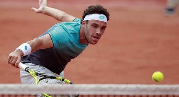 Roland Garros, Marco Cecchinato vince e passa il turno: è il quinto italiano ai 16esimi. Sfiderà Musetti