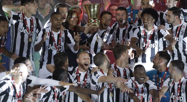 Juventus-Milan 4-0: Allegri schiaccia Gattuso, trofeo ai bianconeri per il 4° anno di fila