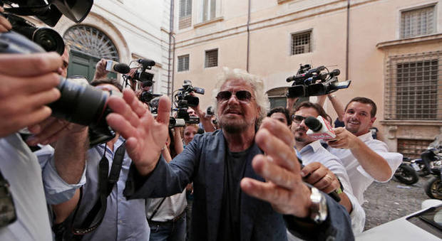 Grillo a Roma: «Sono qui per conoscere gli eroi della città»