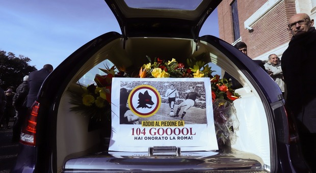 I funerali di Pedro Manfredini, tanto affetto per "Piedone" storico bomber giallorosso FOTO