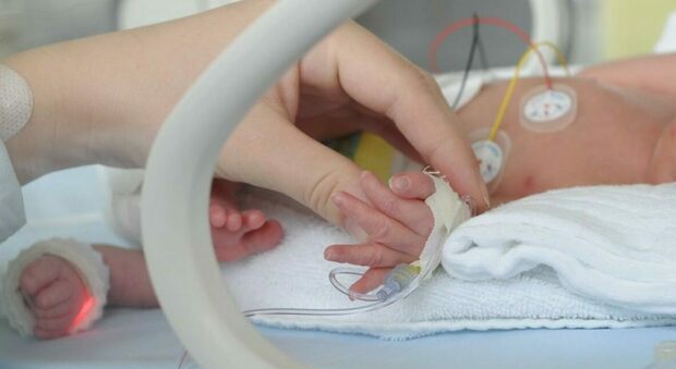 Napoli, intervento record: impiantato microinfusore di insulina in una bimba di 20 giorni