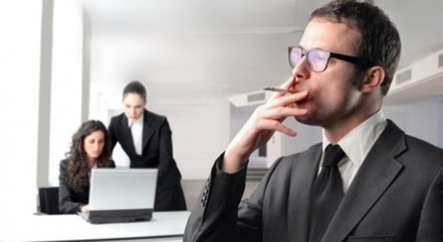 Fumare sul luogo di lavoro può costare il licenziamento