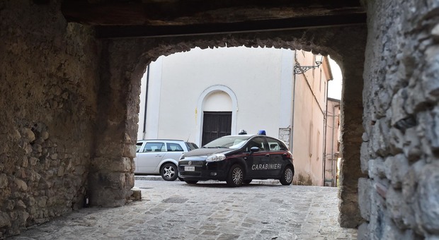 In fuga con 234 batterie d'auto: ladro romeno arrestato a Piedimonte