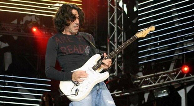 Il chitarrista di Vasco Rossi al Delle Energie con il suo tour: il concerto verrà aperto dagli allivei della Lizard
