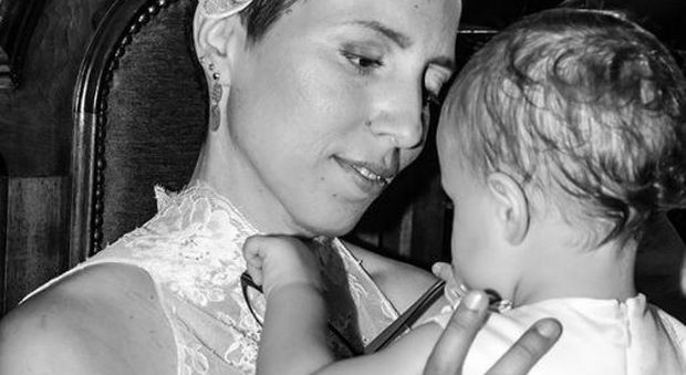 Mamma Elisa, il tumore e i 18 doni alla figlia neonata: la sua storia diventerà un film