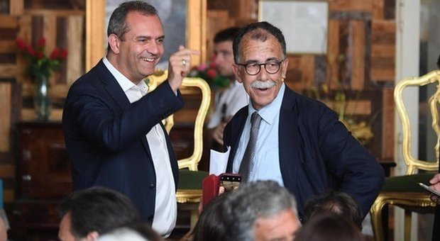 Regionali Campania 2020, de Magistris contro Ruotolo ma il senatore sbotta: «Solo fake news»