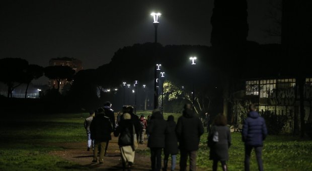 Roma, nuove luci per il parco di Diabolik. I residenti: «Ma servono più controlli»