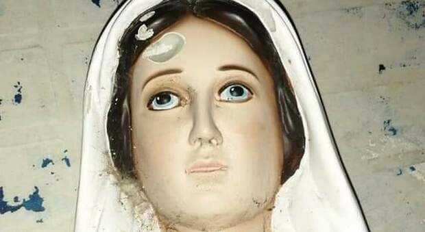 Brutta sorpresa a Borgo Sabotino, sfregiata la statua della Madonna