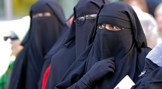 La Regione ha deciso: non si entra in ospedale con burqa o con niqab
