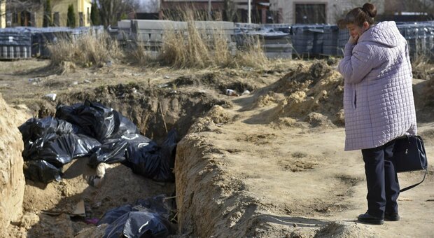 Buzova, decine di corpi in fossa comune sulla strada per Kiev. «E ci sono oltre 60 dispersi»