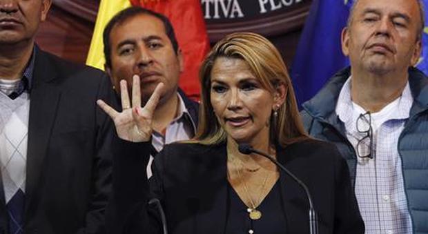 La Bolivia ha una donna presidente: la senatrice Jeanine Áñez, avvocato ed ex conduttrice tv