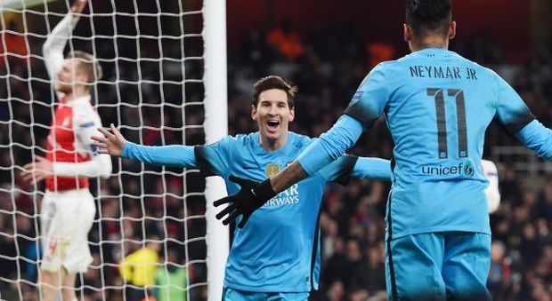 Messi trascina il Barcellona: 2-0 sul campo dell'Arsenal e quarti ad un passo