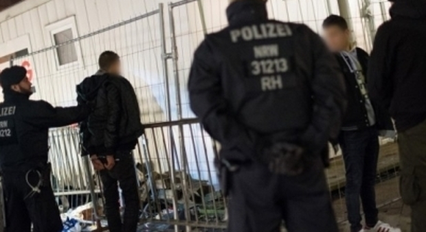 Germania, due donne aggredite e molestate da 17 profughi