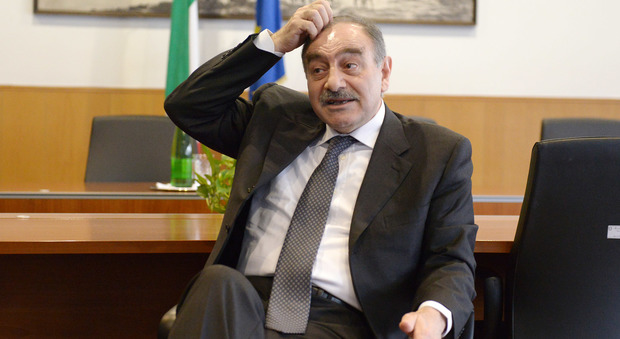 «Insulti e minacce ai dipendenti» sospeso il prefetto di Salerno