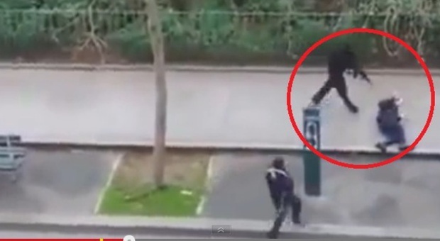 Strage a Parigi, attacco al giornale Charlie Hebdo: 12 morti