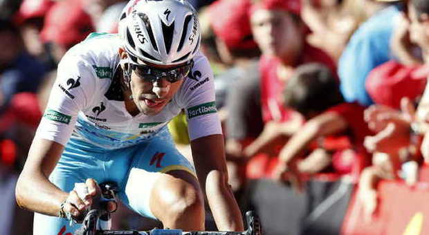 Vuelta, Fabio Aru mata Dumoulin infliggendogli un forte distacco: la corsa è sua