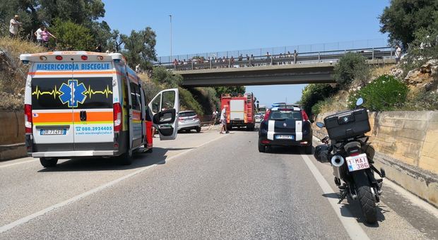 Schianto in Puglia, un morto e sette feriti: «Bimba di 2 anni illesa per miracolo». La mamma è in fin di vita