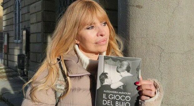 Alessandra Mussolini a Domenica In: chi è, dal marito condannato, a figli e zia Sophia Loren