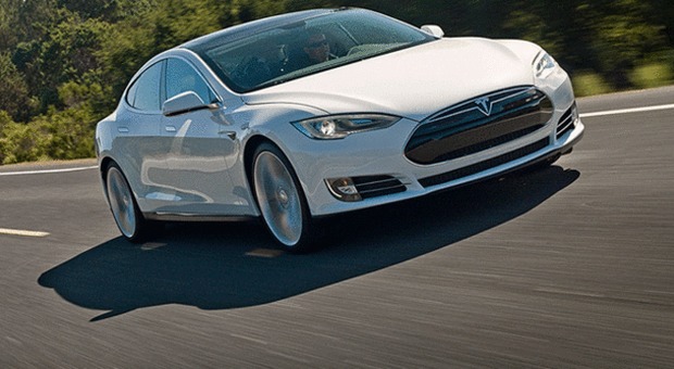 L'eleganza dinamica delle emissioni zero: è la Tesla Model S