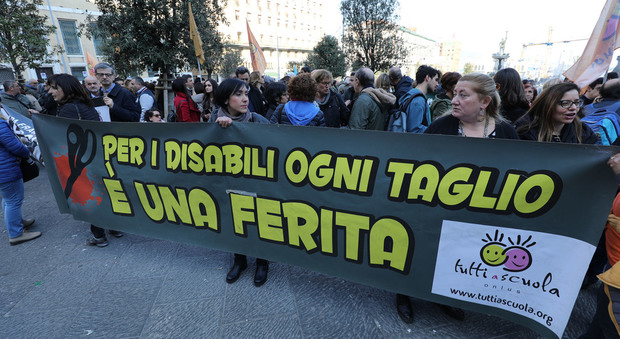 Napoli, disabili senza parcheggi e dipendenti: cinque strutture smobilitano