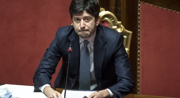 Vaccino Covid-19, il ministro Speranza visita lo stabilimento della Catalent: «Eccellenze italiane al centro della sfida»