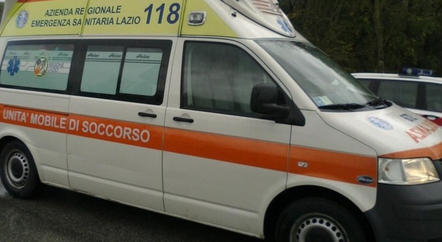 Auto fuori strada a Pontecorvo, ragazza ferita trasportata a Roma