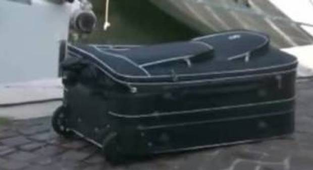 Rimini, cadavere in valigia: è stata la madre a chiuderla e gettare trolley in mare
