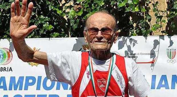 Dieci medaglie a 98 anni, il record speciale nonno Ottaviani trionfa ai Mondiali master
